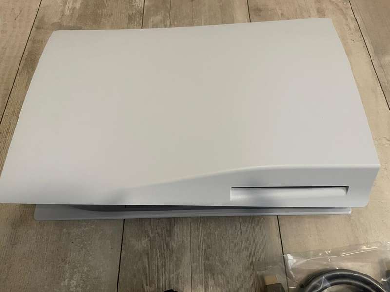 Playstation 5 ( PS5 ) Console Disk Version - Pre-Owned