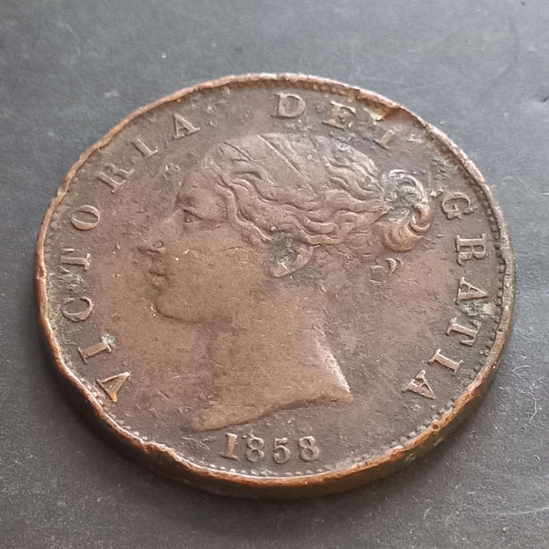 1858 Great Britain Half penny