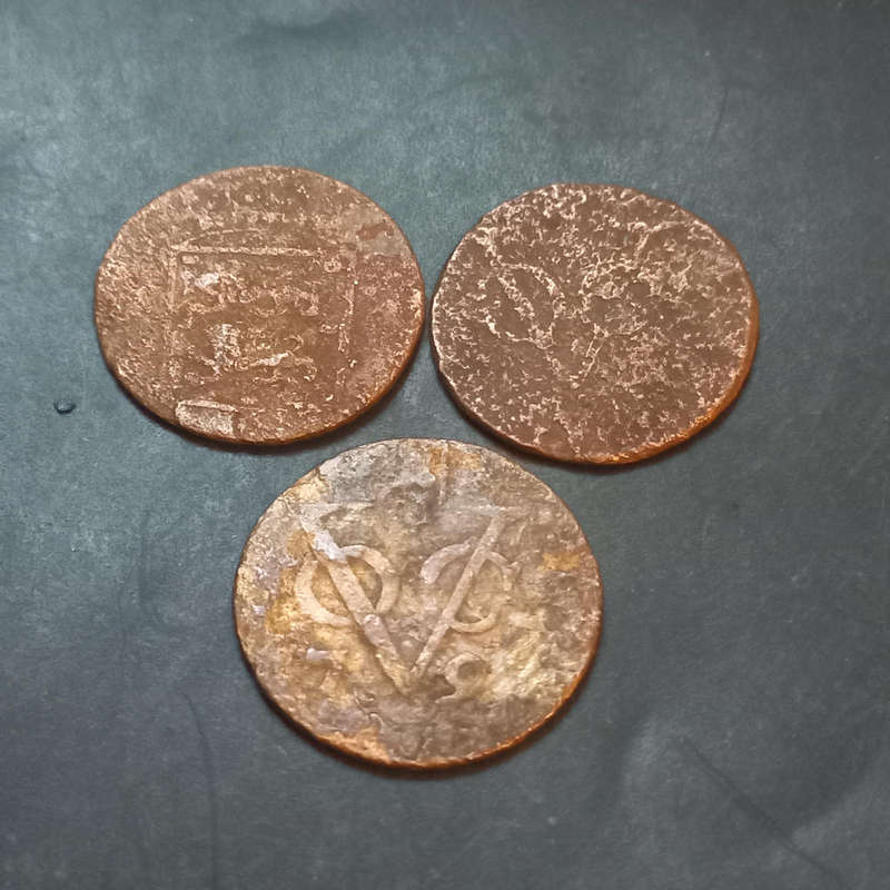 1700's VOC lot. From unknow shipwreck