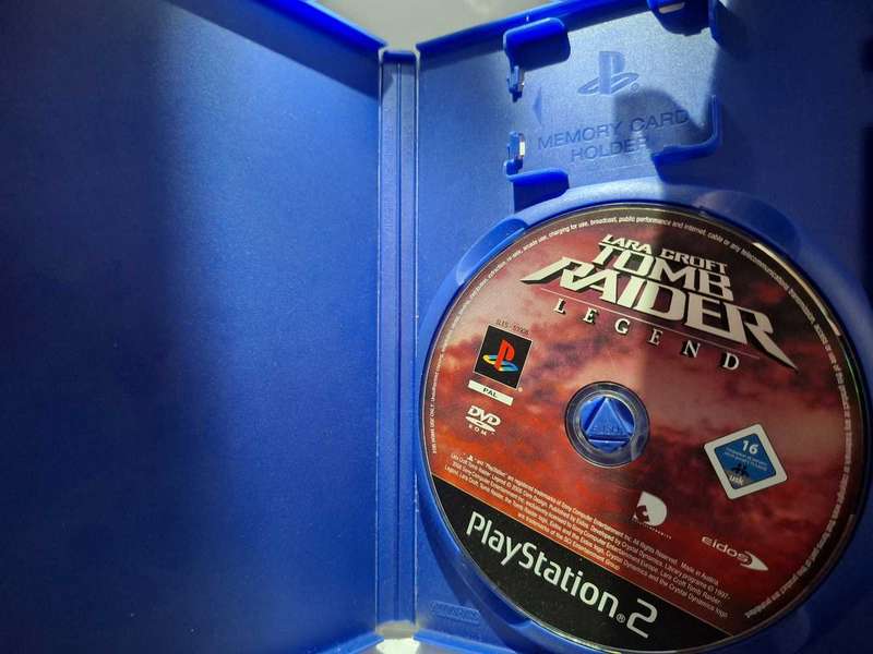 Lara Croft Tomb Raider: Legend (PS2)