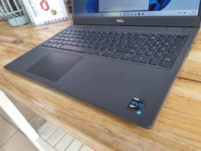 Dell Latitude 3510 Core i7 - 10510U/ 12GB DDR4 RAM/ 256GB NVMe SSD/ 15.6" FHD 1080/ Backlit LED Keys