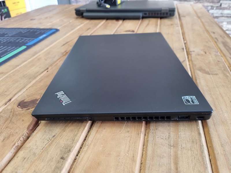 Lenovo ThinkPad X280 Core i5 - 8250U/ 8GB DDR4/ 256GB NVMe SSD/ 13.3" FHD 1080p Display