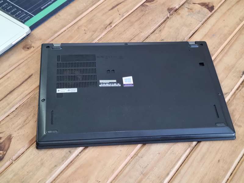 Lenovo ThinkPad X280 Core i5 - 8250U/ 8GB DDR4/ 256GB NVMe SSD/ 13.3" FHD 1080p Display