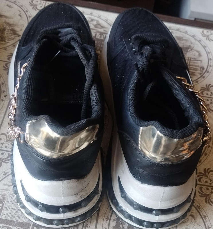 Pair of hardly used Identity size 7 Sneakers