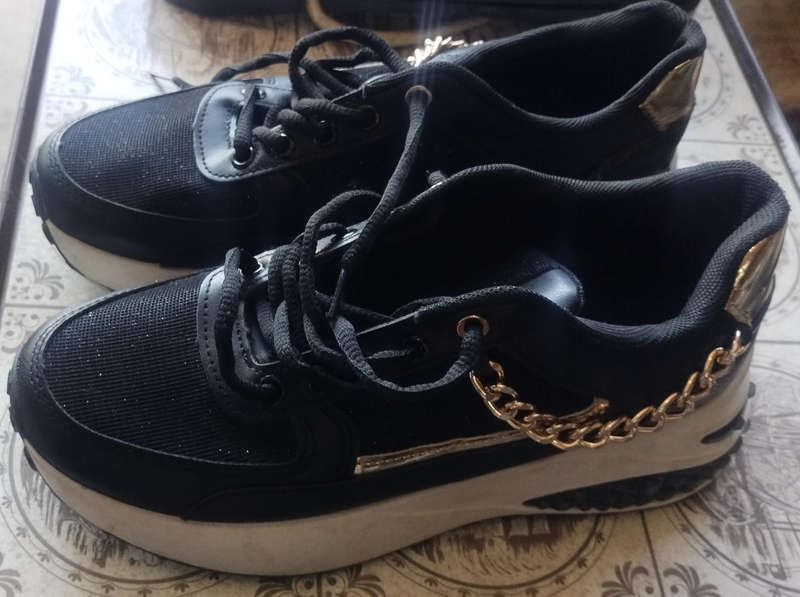 Pair of hardly used Identity size 7 Sneakers