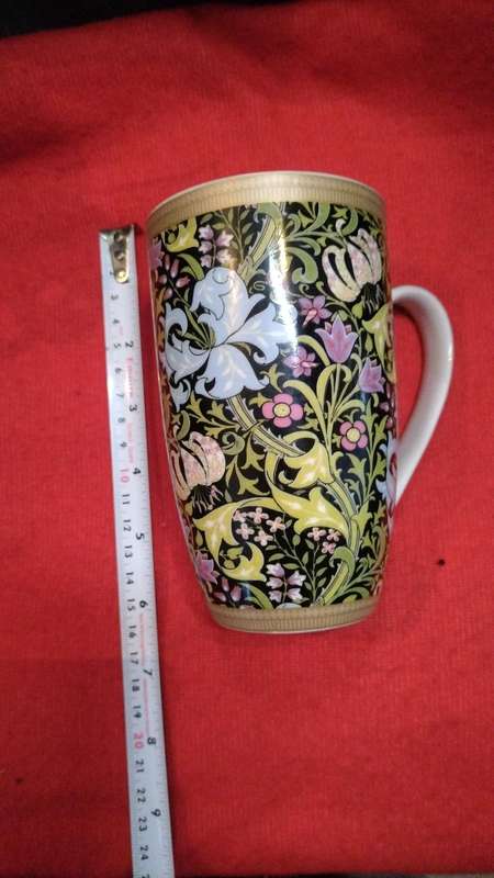 Mug by Maxwell & Williams. William Morris Golden lily