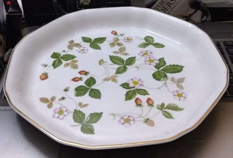 Lovely Wedgwood Wild Strawberry Octagonal Serving Dish or Tart Tray