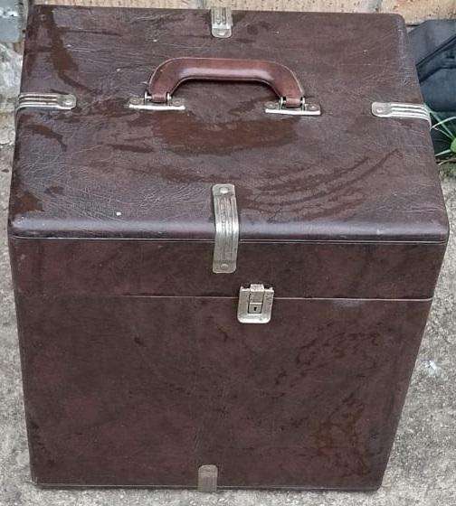 Leather look green Baize lined storage case with twin front fasteners and side fasteners(no keys)
