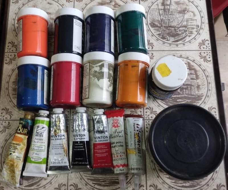 Lot of artists or crafters paints in tubes and bottles *See description about contents*