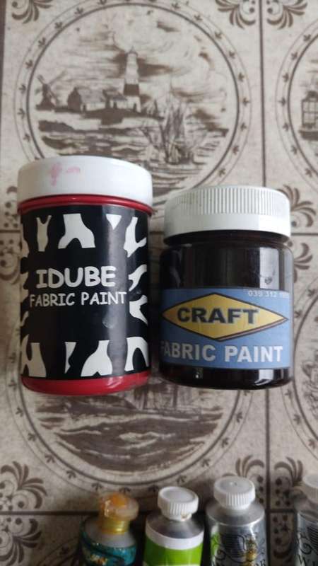 Lot of artists or crafters paints in tubes and bottles *See description about contents*