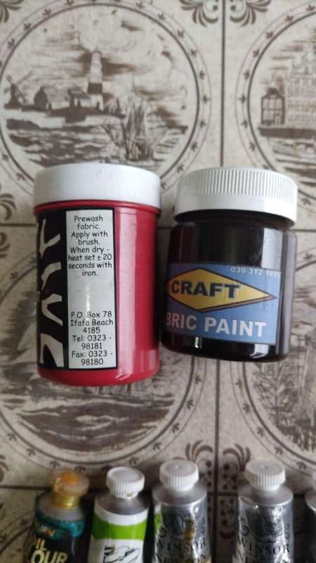 Lot of artists or crafters paints in tubes and bottles *See description about contents*