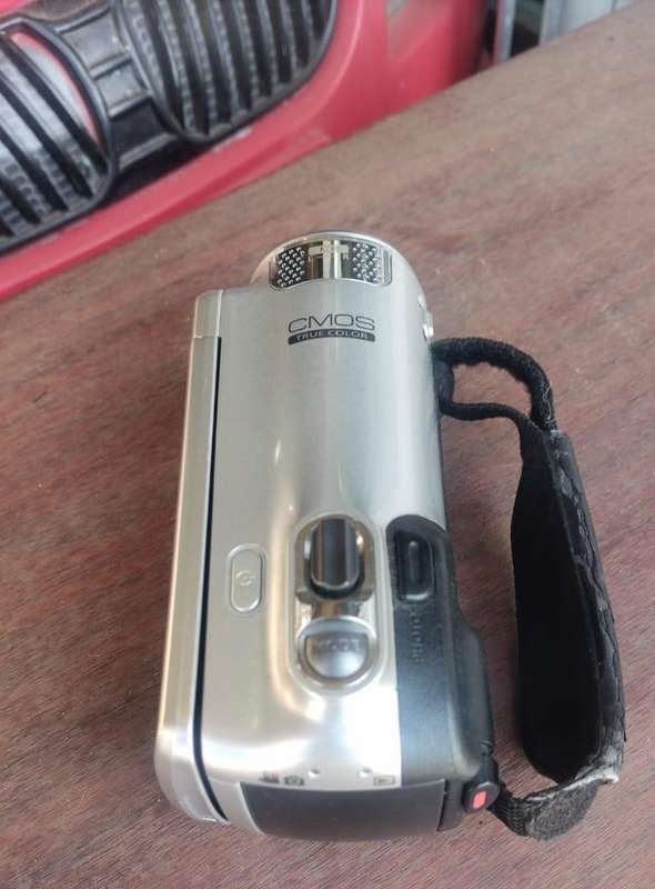 Samsung Varioplan 65x video camcorder with memory card by Schneider Kreuznach