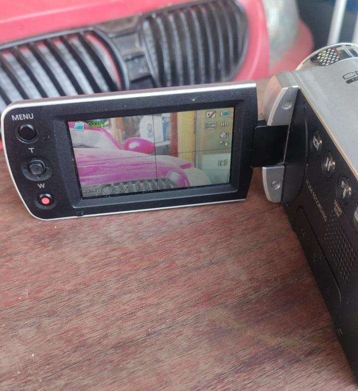 Samsung Varioplan 65x video camcorder with memory card by Schneider Kreuznach