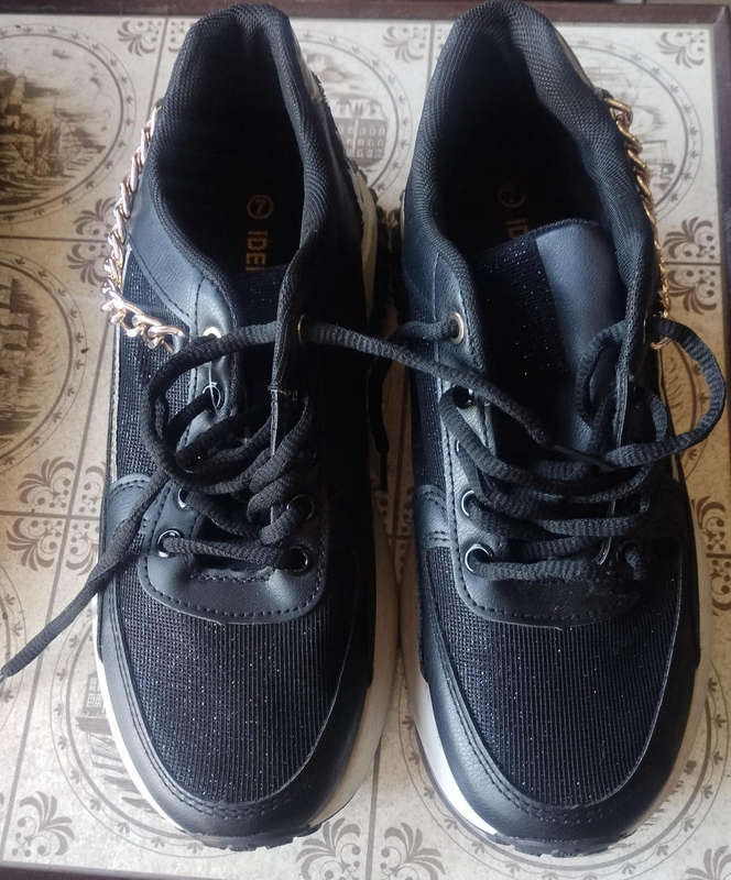 Pair of hardly used Identity size 7 Sneakers