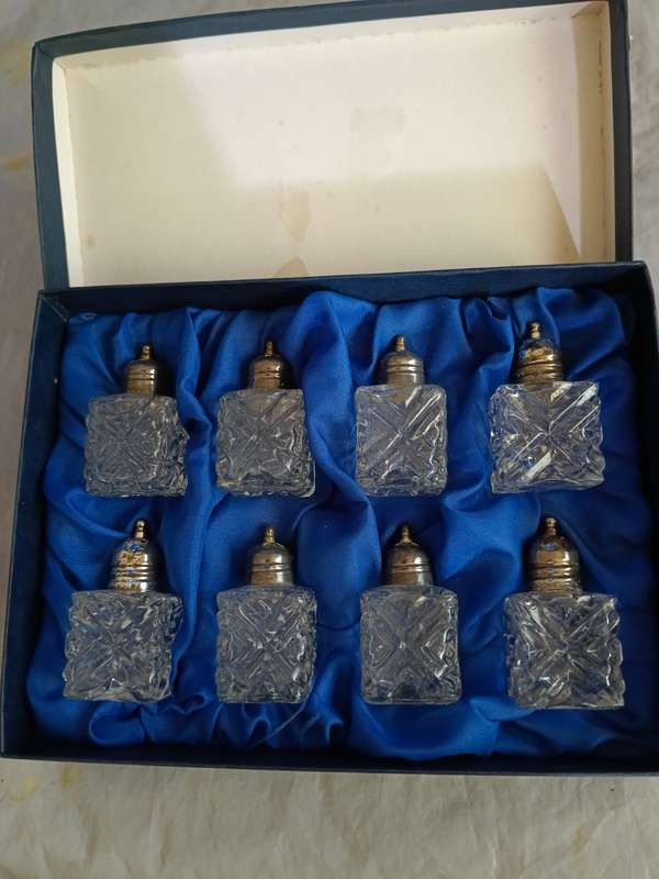 1 x salt and pepper set 8 piece
