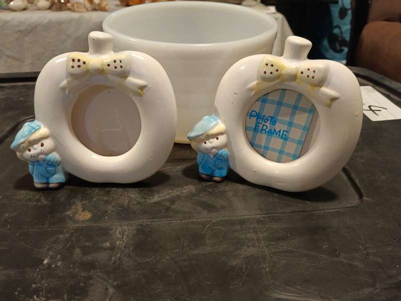 2 x photo frames with bowl