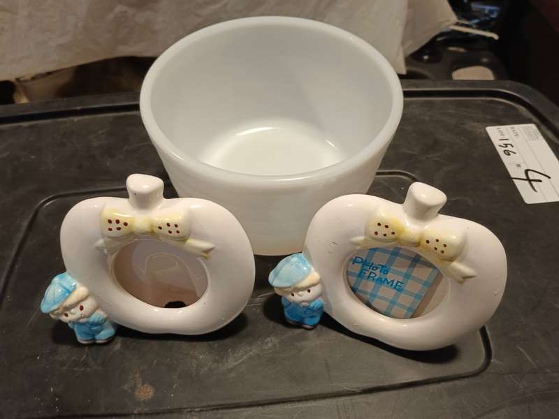 2 x photo frames with bowl
