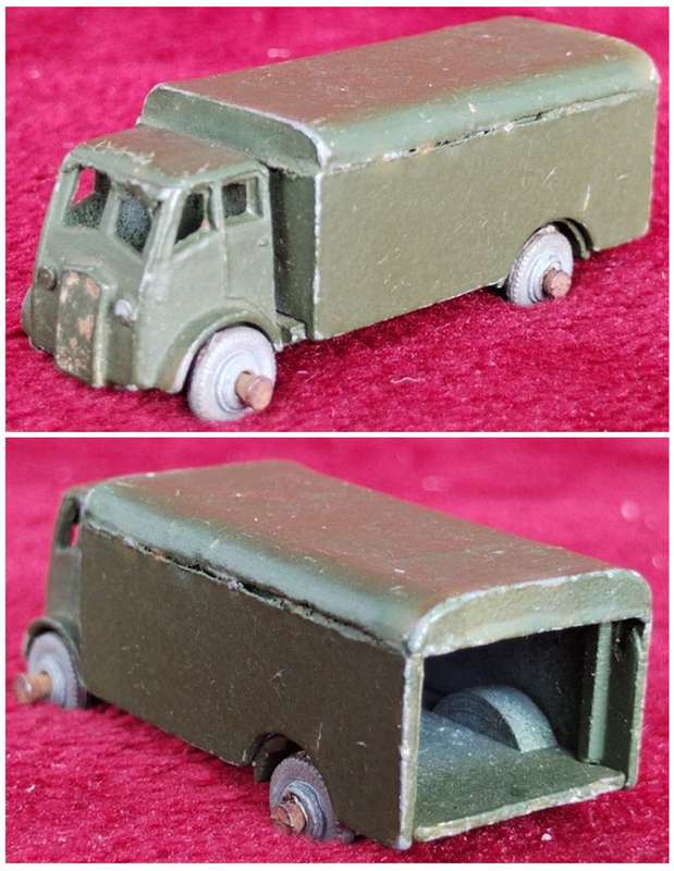 Set of 5 Very Small-Scale Vintage Cars