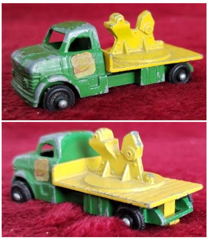 Set of 5 Very Small-Scale Vintage Cars