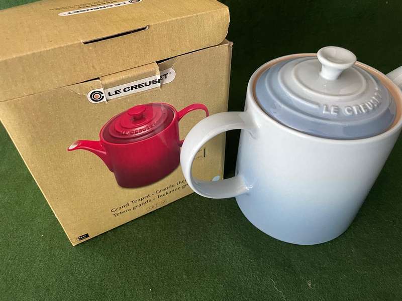 Le Creseut Grand Teapot
