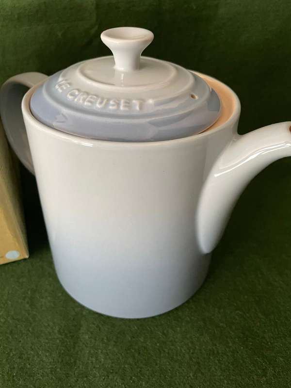 Le Creseut Grand Teapot