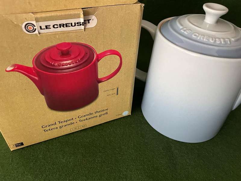 Le Creseut Grand Teapot