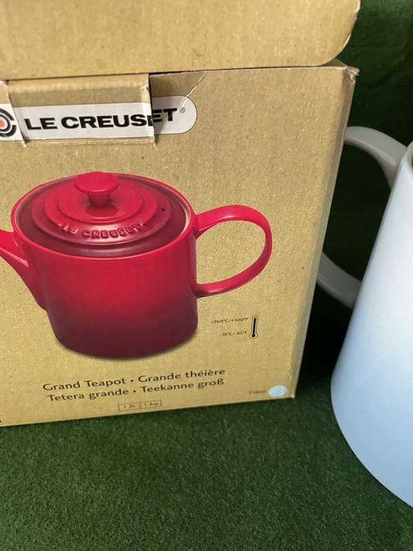 Le Creseut Grand Teapot