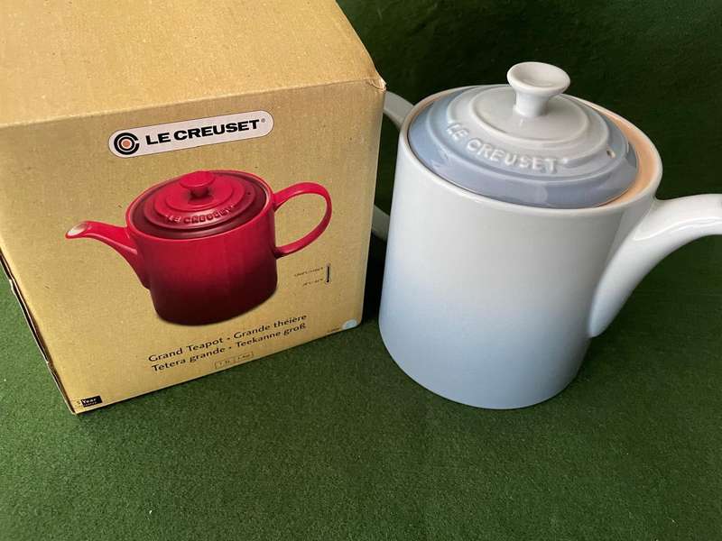 Le Creseut Grand Teapot