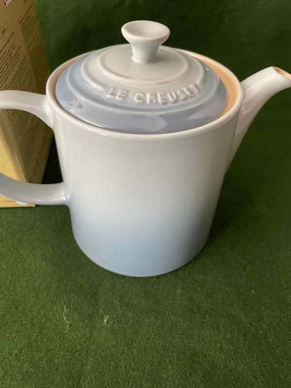 Le Creseut Grand Teapot