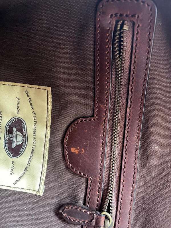 Shoulder Bag - Melville & Moon Bag - its in super good condition - its TRENDY