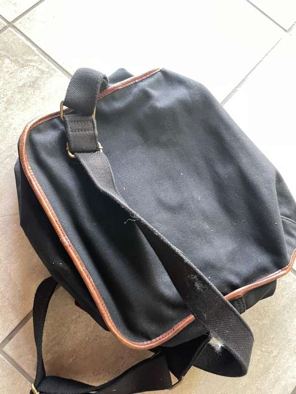 Shoulder Bag - Melville & Moon Bag - its in super good condition - its TRENDY