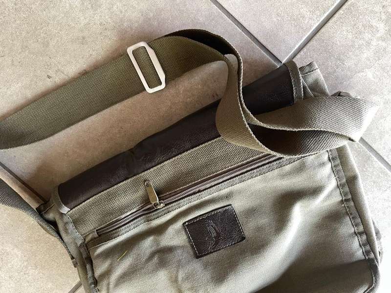 Shoulder Bag : Canvas looking bag Fish Eagle Brandy Bag - quite trendy - nice condition