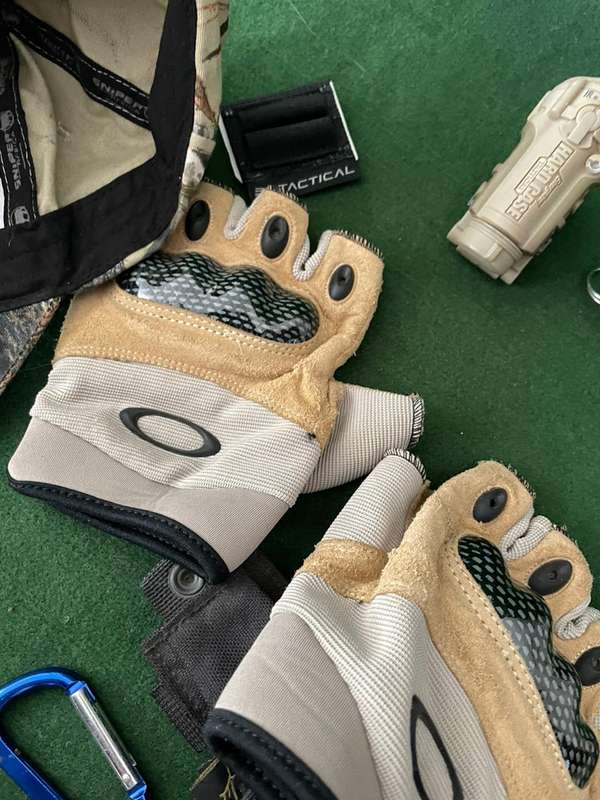 Shooting Job Lot : Gloves / Camo Tape / Sniper Peak Hat and other - take a look