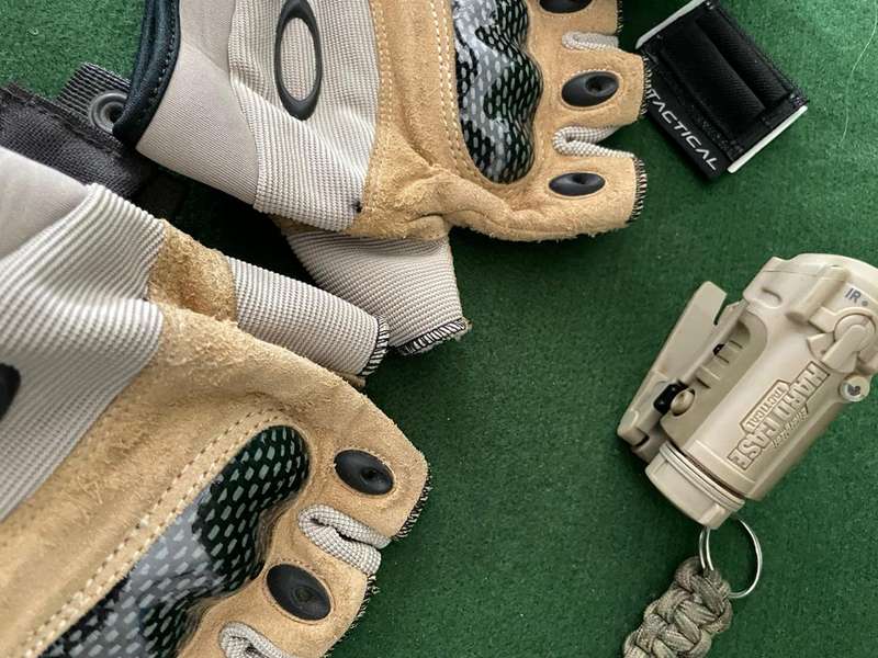 Shooting Job Lot : Gloves / Camo Tape / Sniper Peak Hat and other - take a look