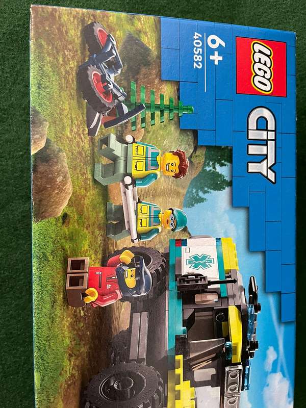 Lego : City Rescue Set : Age 6+ - brand new - never been opened
