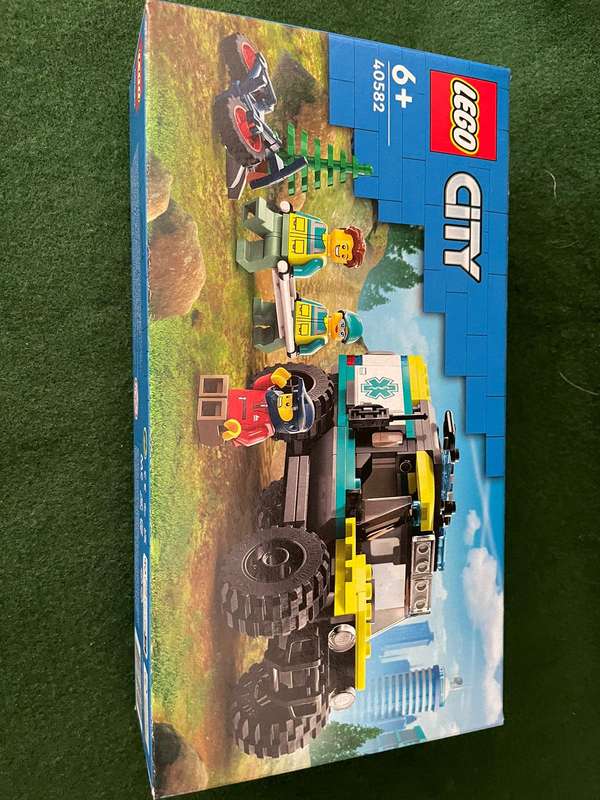 Lego : City Rescue Set : Age 6+ - brand new - never been opened