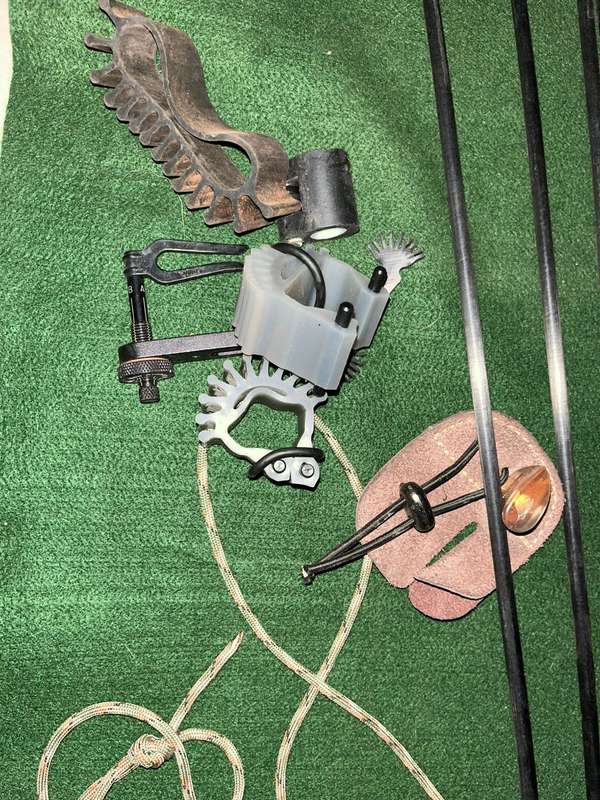 Archery Bow Hunting : Job lot of arrows / leather gloves and other accessories for Archery