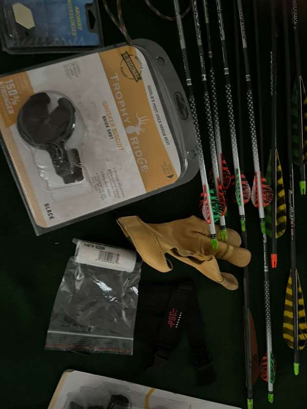 Archery Bow Hunting : Job lot of arrows / leather gloves and other accessories for Archery