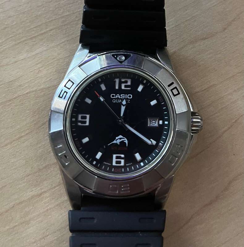 Mens Watch : Casio Divers waterproof 20 Bar stainless steel watch - just needs a battery