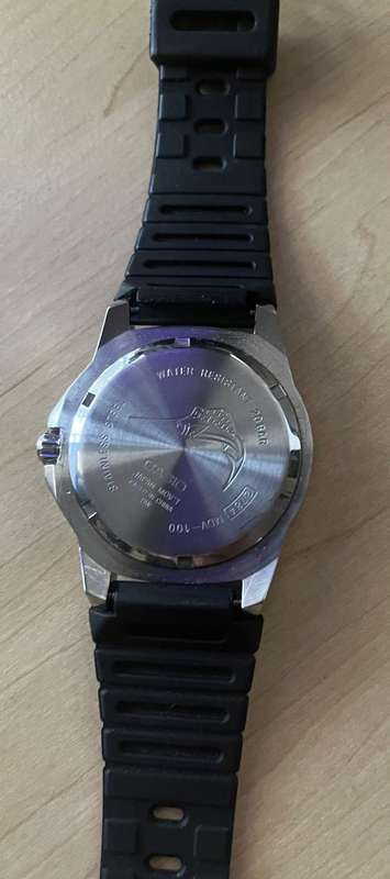 Mens Watch : Casio Divers waterproof 20 Bar stainless steel watch - just needs a battery