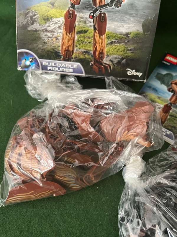 Star Wars : Chewbacca Buildable Figurine : set is open with manual  - great condition : very rare