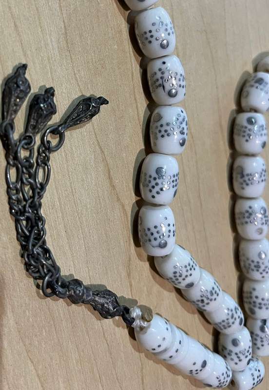 Prayer / stress Beads : Beautiful white string of beads - great condition