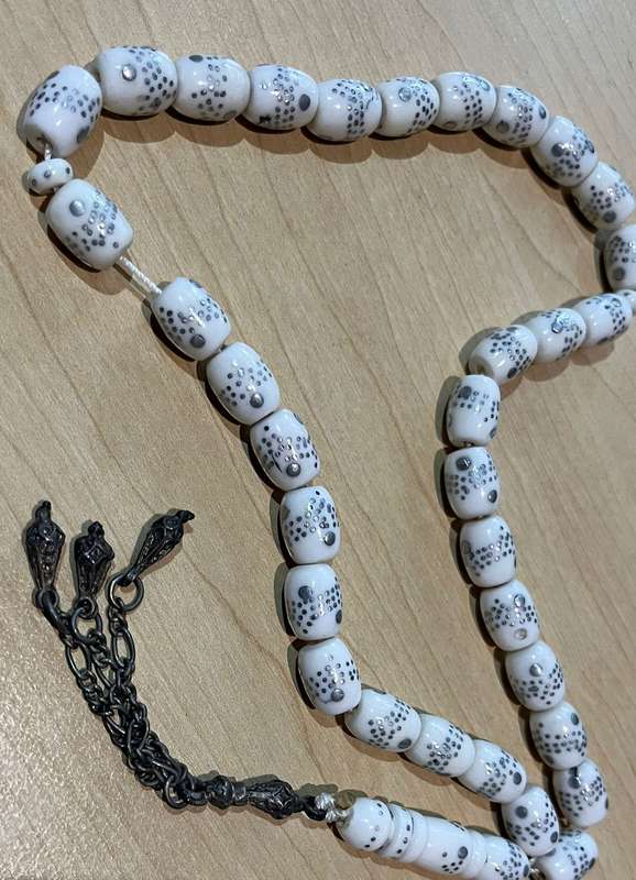 Prayer / stress Beads : Beautiful white string of beads - great condition
