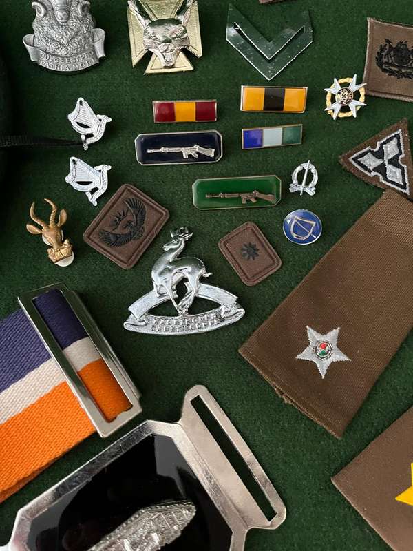 Job lot of SADF stable belt, beret, badges, rank etc