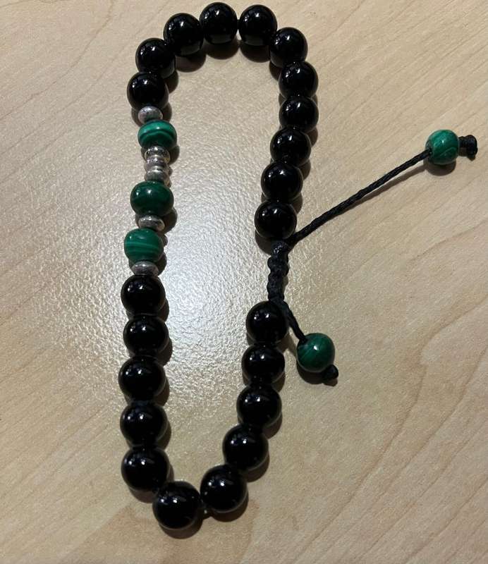 Onyx stone bracelet - beautiful adjustable onyx bracelet - great condition