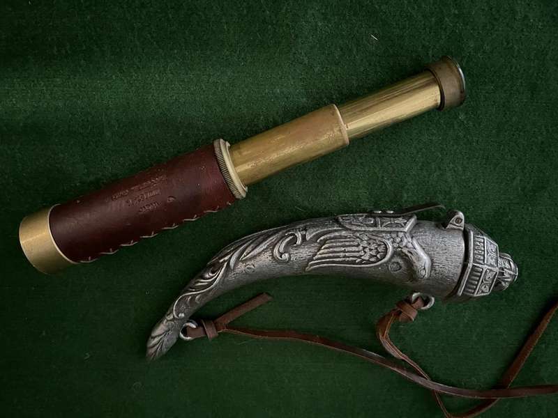 Bar Display items : beautiful vintage style display items - lead powder horn and old scope