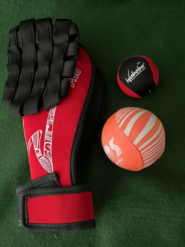Water game Balls : Waboba balls plus glove : two balls - excellent sports items