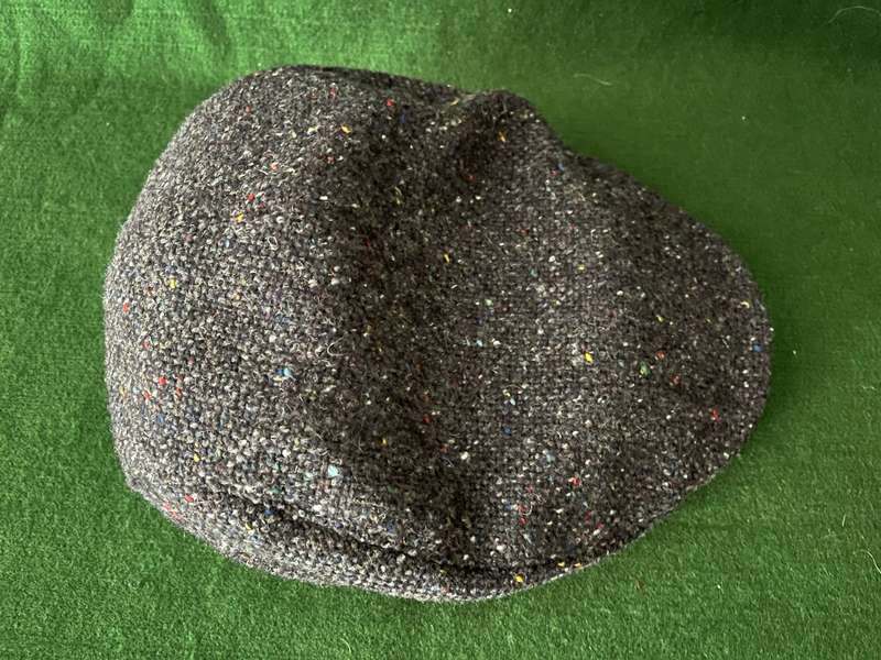 Trendy Irish tweed Flat Cap : XL - it comes from Ireland - hardly been worn - excellent condition