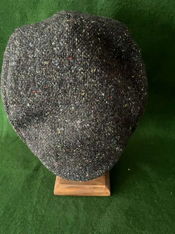 Trendy Irish tweed Flat Cap : XL - it comes from Ireland - hardly been worn - excellent condition