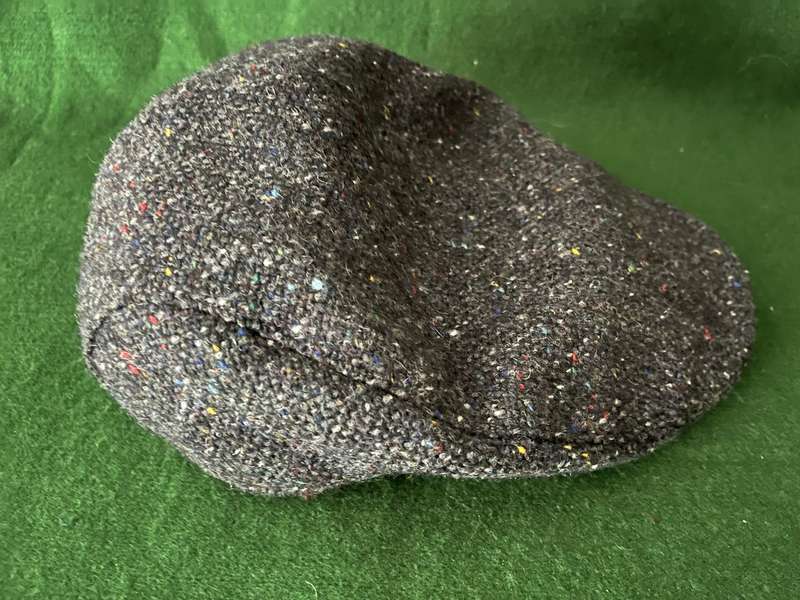 Trendy Irish tweed Flat Cap : XL - it comes from Ireland - hardly been worn - excellent condition